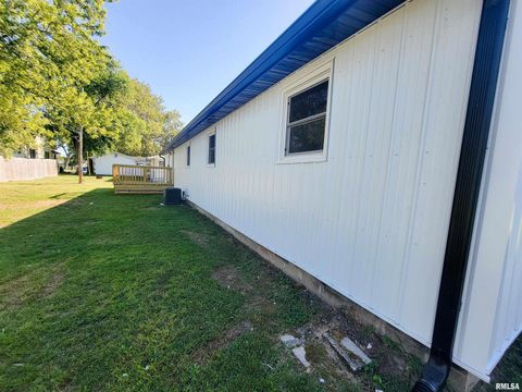 Tiny photo for 306 Bible Street, Flora, IL 62839 (MLS # EB460094)