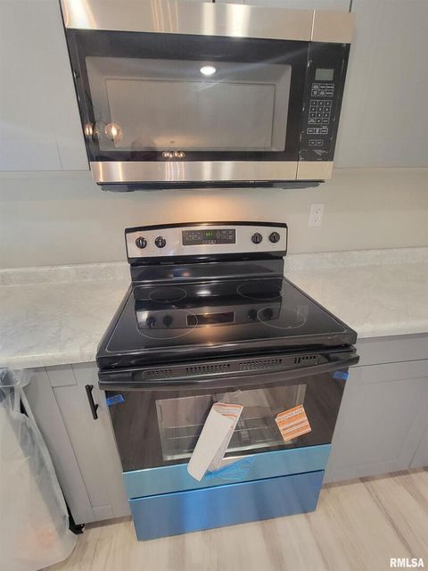 Tiny photo for 306 Bible Street, Flora, IL 62839 (MLS # EB460094)