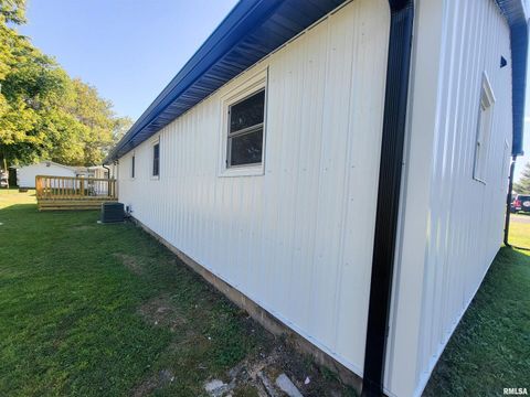 Tiny photo for 306 Bible Street, Flora, IL 62839 (MLS # EB460094)