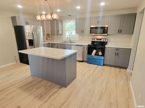 Tiny photo for 306 Bible Street, Flora, IL 62839 (MLS # EB460094)