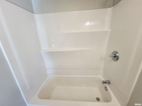 Tiny photo for 306 Bible Street, Flora, IL 62839 (MLS # EB460094)