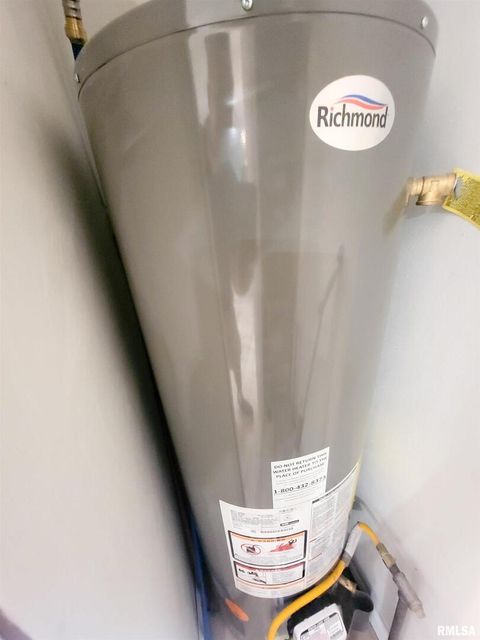 Tiny photo for 306 Bible Street, Flora, IL 62839 (MLS # EB460094)