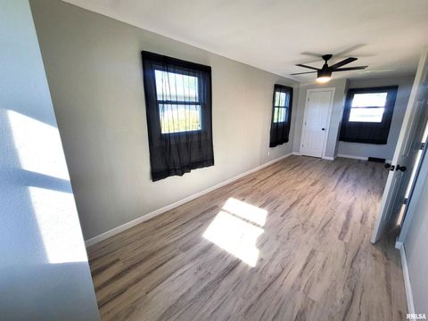 Tiny photo for 306 Bible Street, Flora, IL 62839 (MLS # EB460094)