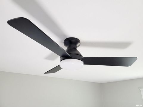 Tiny photo for 306 Bible Street, Flora, IL 62839 (MLS # EB460094)