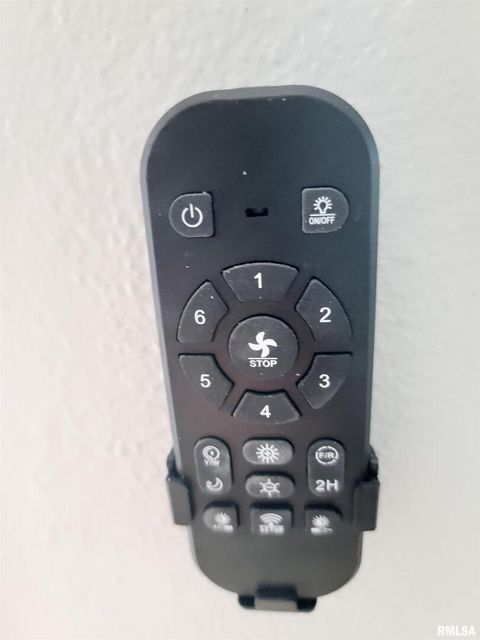 Tiny photo for 306 Bible Street, Flora, IL 62839 (MLS # EB460094)