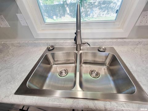 Tiny photo for 306 Bible Street, Flora, IL 62839 (MLS # EB460094)