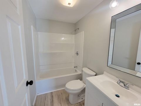 Tiny photo for 306 Bible Street, Flora, IL 62839 (MLS # EB460094)