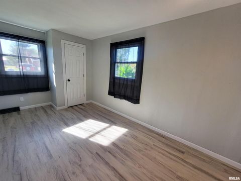 Tiny photo for 306 Bible Street, Flora, IL 62839 (MLS # EB460094)