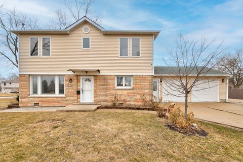 Photo of 2659 Eisenhower Drive, Des Plaines, IL 60018 (MLS # 12636602)