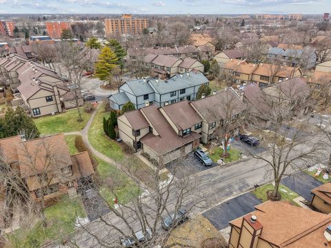 Tiny photo for 236 Shadowbend Drive, Wheeling, IL 60090 (MLS # 12521346)