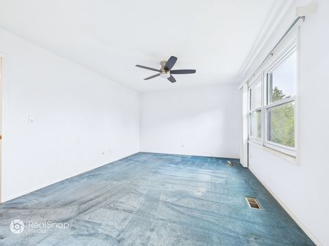 Tiny photo for 236 Shadowbend Drive, Wheeling, IL 60090 (MLS # 12521346)