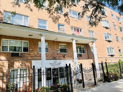 Tiny photo for 5920 N Kenmore Avenue #225, Chicago, IL 60660 (MLS # 12459355)