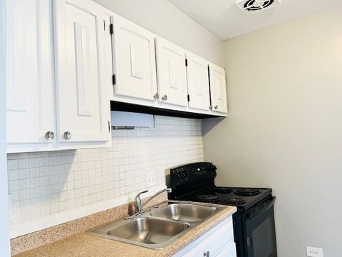Tiny photo for 5920 N Kenmore Avenue #225, Chicago, IL 60660 (MLS # 12459355)