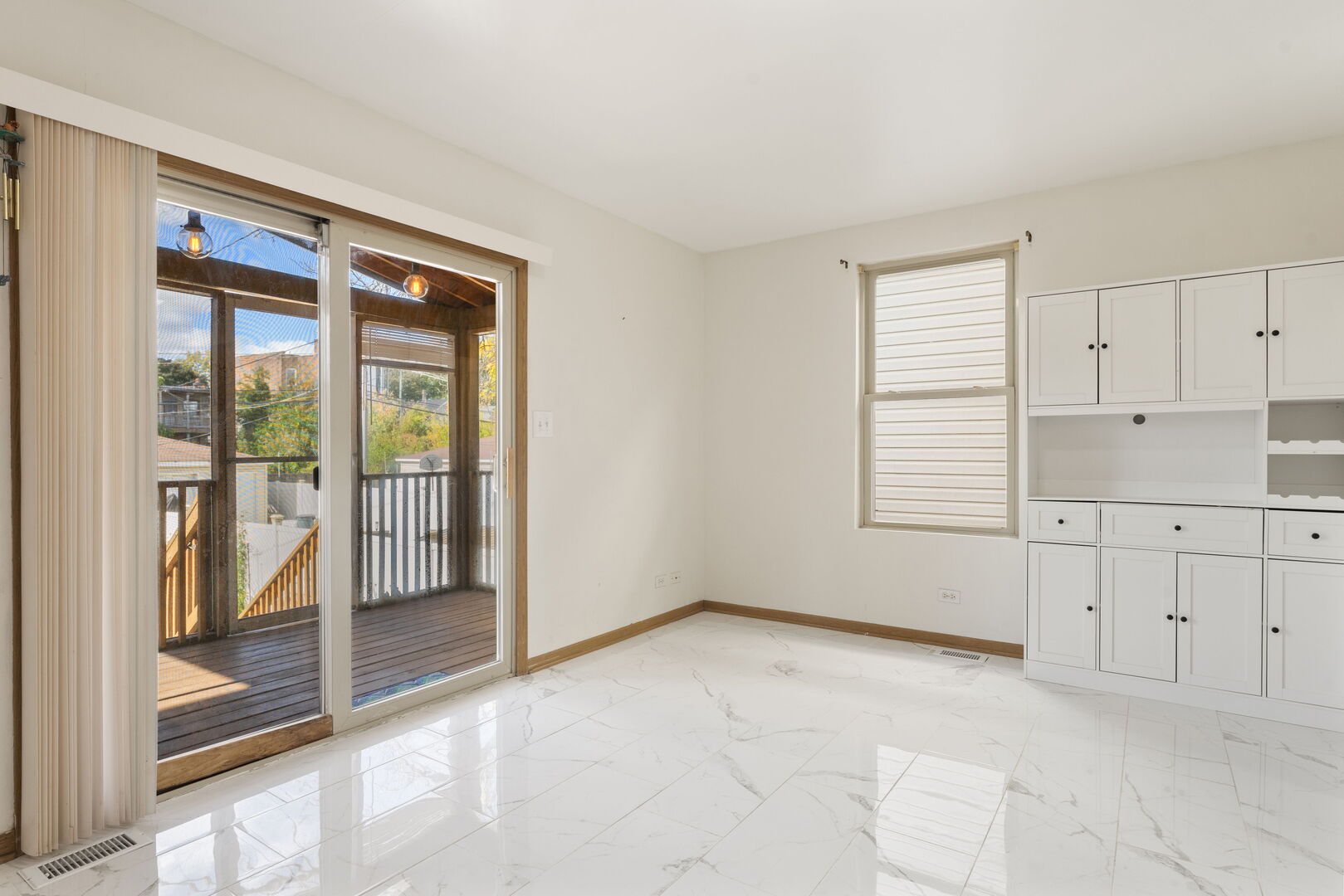 6852 S MICHIGAN Avenue