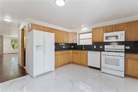 Tiny photo for 6852 S MICHIGAN Avenue, Chicago, IL 60619 (MLS # 12505477)