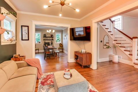 Tiny photo for 830 N Austin Boulevard, Oak Park, IL 60302 (MLS # 12557018)