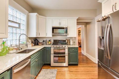 Tiny photo for 830 N Austin Boulevard, Oak Park, IL 60302 (MLS # 12557018)