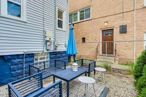 Tiny photo for 830 N Austin Boulevard, Oak Park, IL 60302 (MLS # 12557018)