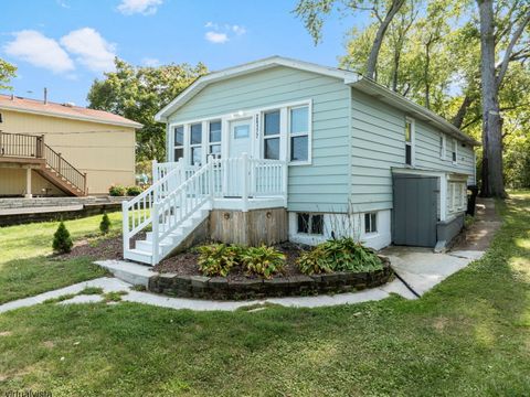 Tiny photo for 26177 W Lakeview Avenue, Ingleside, IL 60041 (MLS # 12557596)