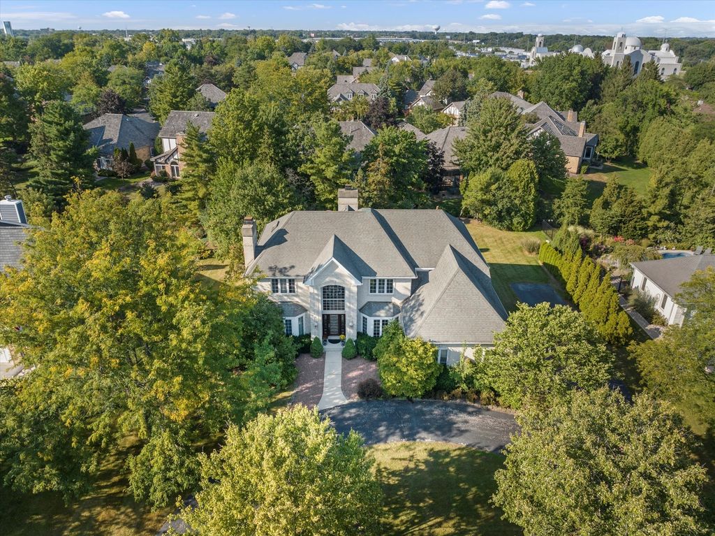 Photo for 15W521 81st Street, Burr Ridge, IL 60527 (MLS # 12464613)