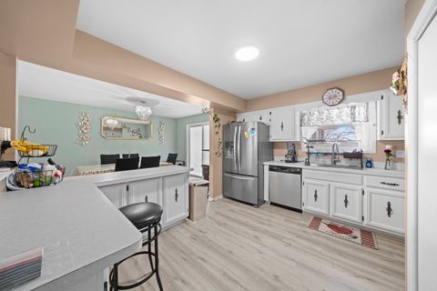 Tiny photo for 220 N Rosedale Avenue, Aurora, IL 60506 (MLS # 12602981)