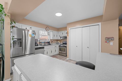 Tiny photo for 220 N Rosedale Avenue, Aurora, IL 60506 (MLS # 12602981)