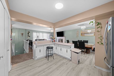 Tiny photo for 220 N Rosedale Avenue, Aurora, IL 60506 (MLS # 12602981)