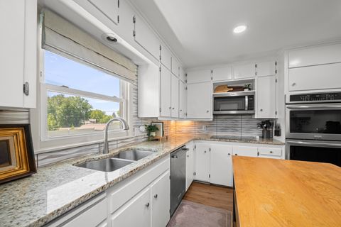 Tiny photo for 2717 E 37th Street, Davenport, IA 52807 (MLS # 12637315)