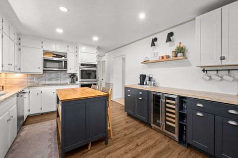Tiny photo for 2717 E 37th Street, Davenport, IA 52807 (MLS # 12637315)