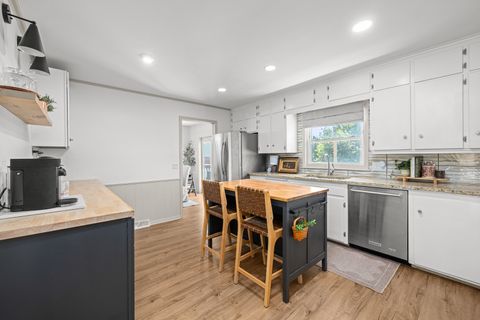 Tiny photo for 2717 E 37th Street, Davenport, IA 52807 (MLS # 12637315)