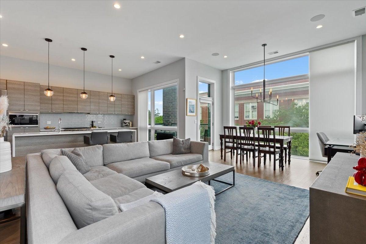 2145 W Augusta Boulevard 3PH