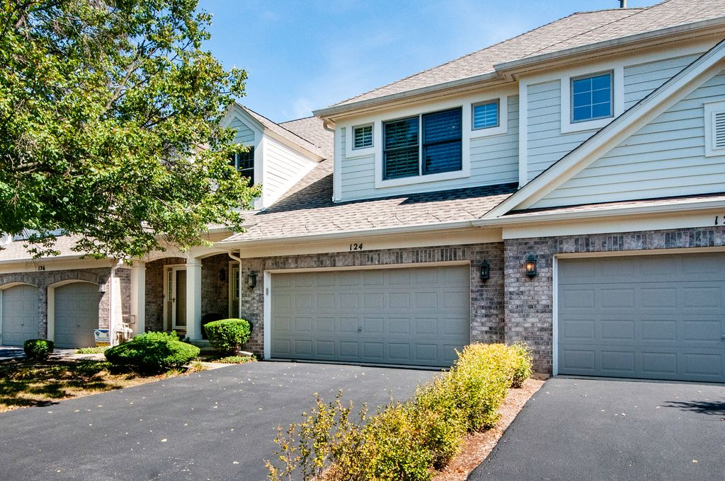 Photo for 124 Fairway Drive, La Grange, IL 60525 (MLS # 12471569)