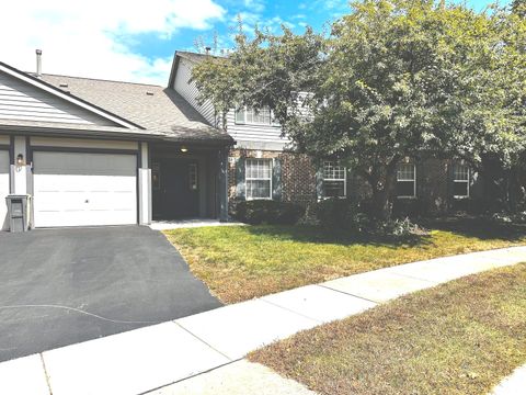 Photo of 1104 Yorkshire Court #Unit-B, Elgin, IL 60120 (MLS # 12469122)