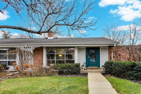 Tiny photo for 601 Carriage Hill Drive, Glenview, IL 60025 (MLS # 12522773)