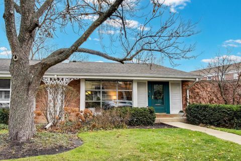 601 Carriage Hill Drive Glenview IL 60025