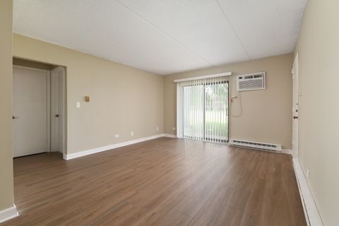 Tiny photo for 953 N Rohlwing Road #GB, Addison, IL 60101 (MLS # 12452303)