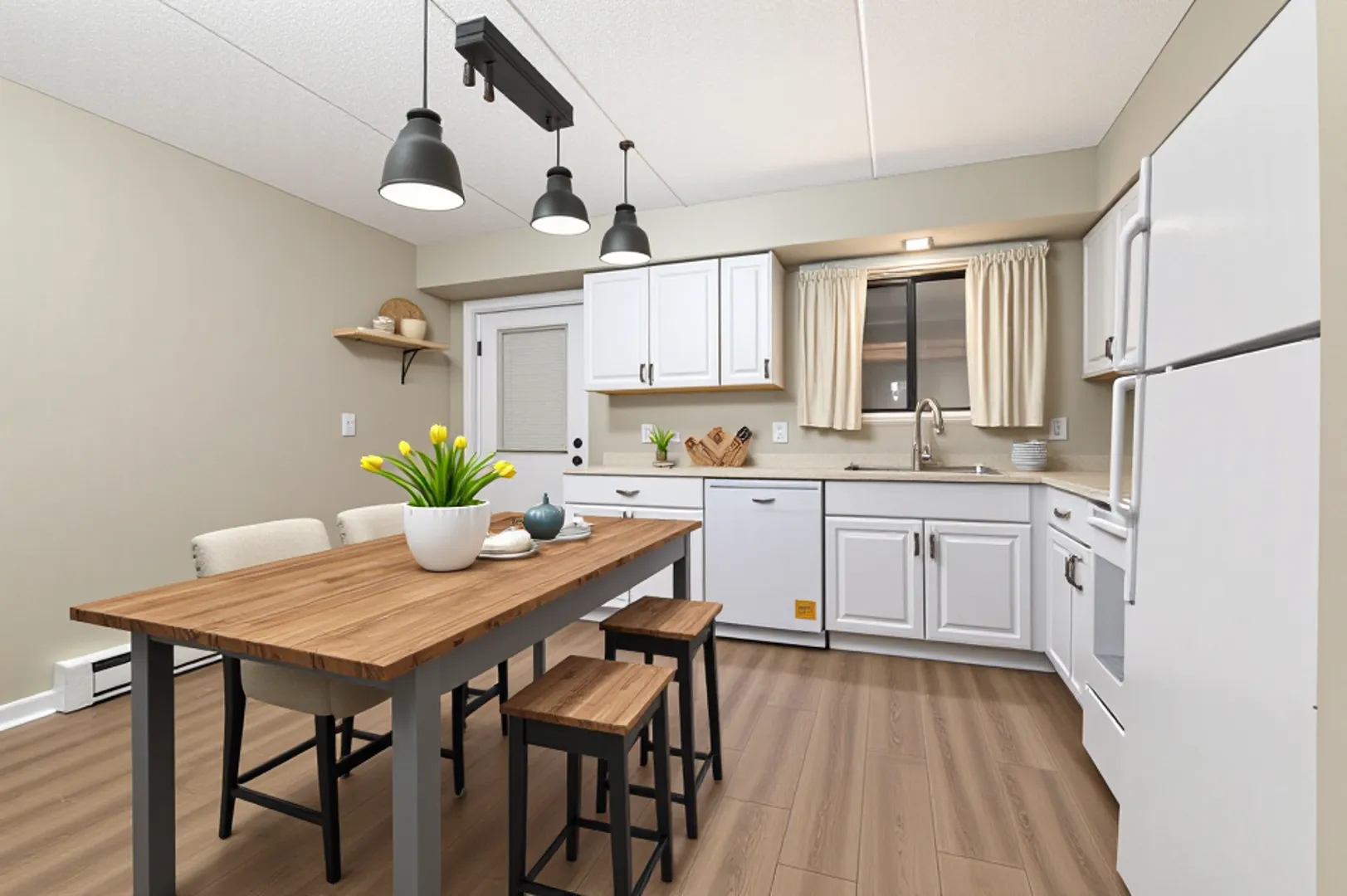 953 N Rohlwing Road GB