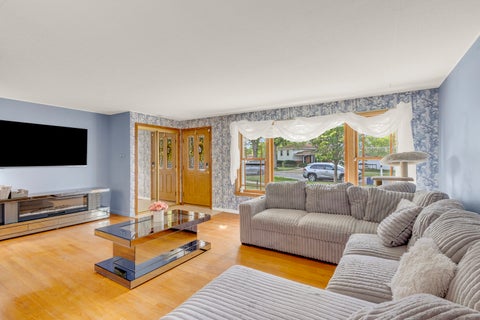 Tiny photo for 5425 Drury Lane, Oak Lawn, IL 60453 (MLS # 12721580)