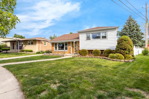 Tiny photo for 5425 Drury Lane, Oak Lawn, IL 60453 (MLS # 12721580)