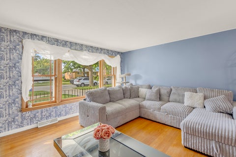 Tiny photo for 5425 Drury Lane, Oak Lawn, IL 60453 (MLS # 12721580)
