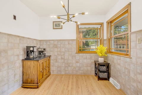 Tiny photo for 5425 Drury Lane, Oak Lawn, IL 60453 (MLS # 12721580)