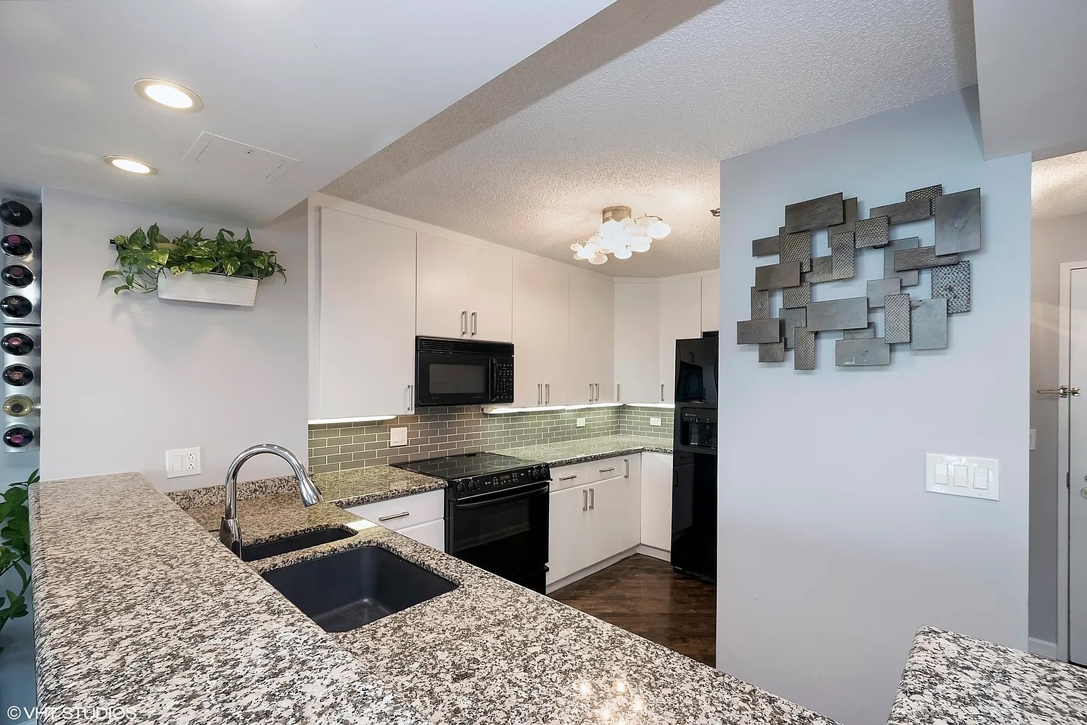 195 N HARBOR Drive 4208