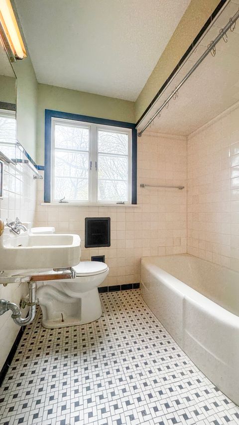 Tiny photo for 1848 N Sheridan Road, Waukegan, IL 60087 (MLS # 12621915)