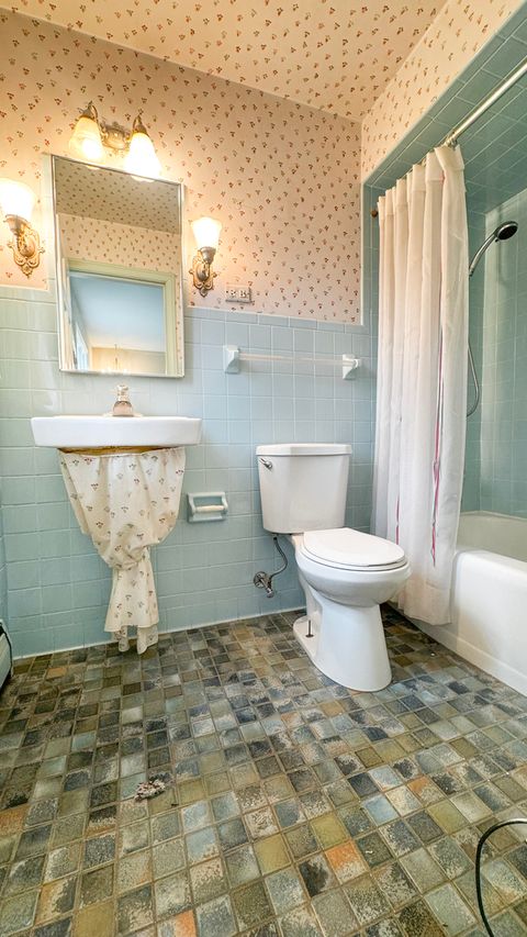 Tiny photo for 1848 N Sheridan Road, Waukegan, IL 60087 (MLS # 12621915)