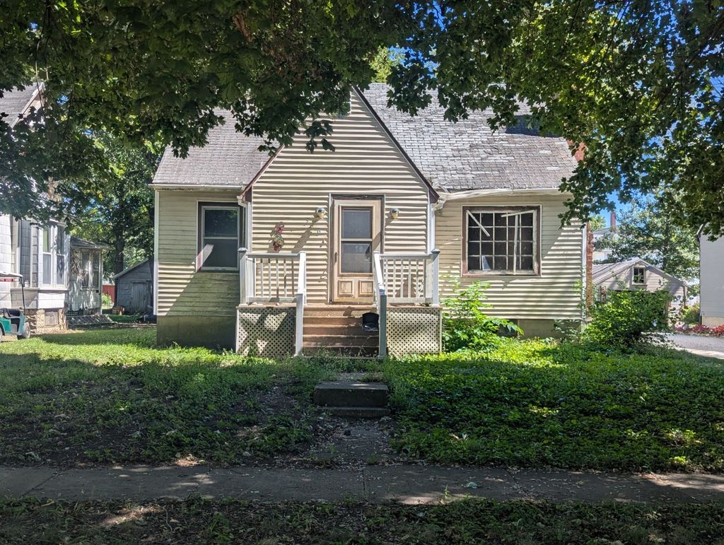 Photo for 316 N Wood Street, Gibson City, IL 60936 (MLS # 12473873)