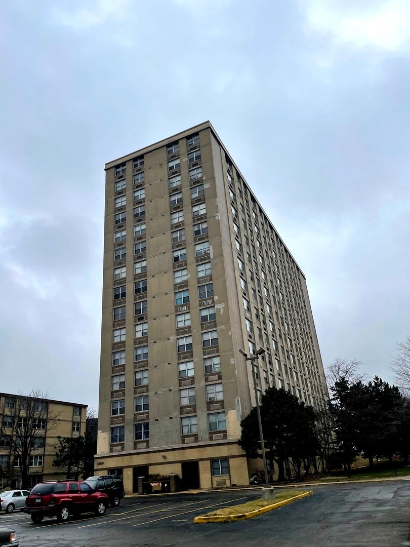 4300 W Ford City Drive 710