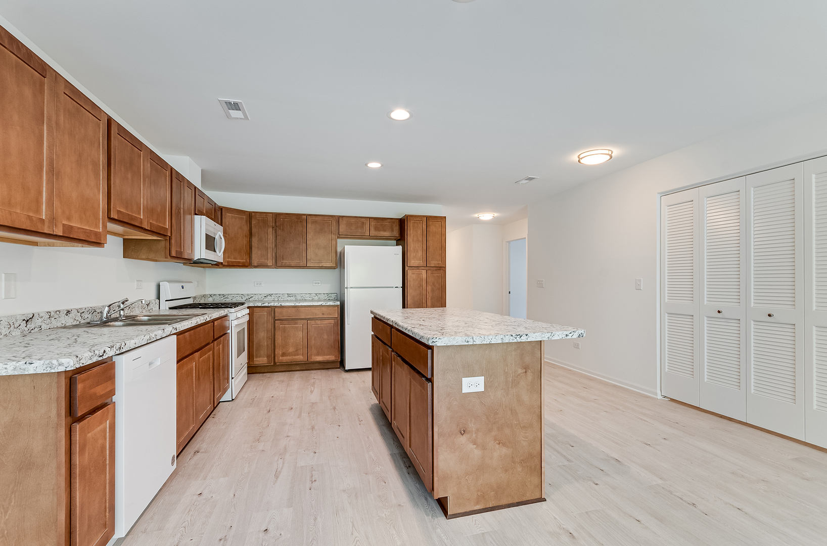 Properties 4 934 Arrowhead Drive
