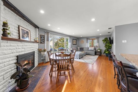 Tiny photo for 521 Lindley Avenue, Westmont, IL 60559 (MLS # 12511536)