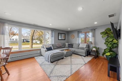 Tiny photo for 521 Lindley Avenue, Westmont, IL 60559 (MLS # 12511536)