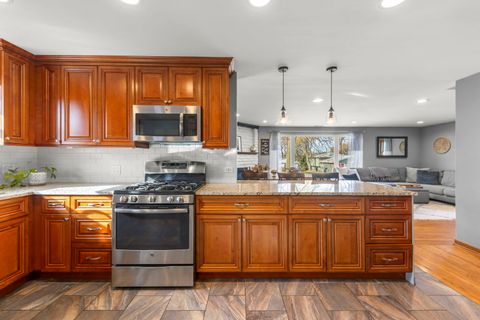 Tiny photo for 521 Lindley Avenue, Westmont, IL 60559 (MLS # 12511536)